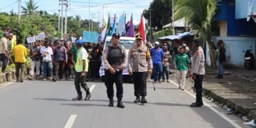 Polres Nabire kawal aksi damai Mahasiswa dengan Pendekatan Persuasif